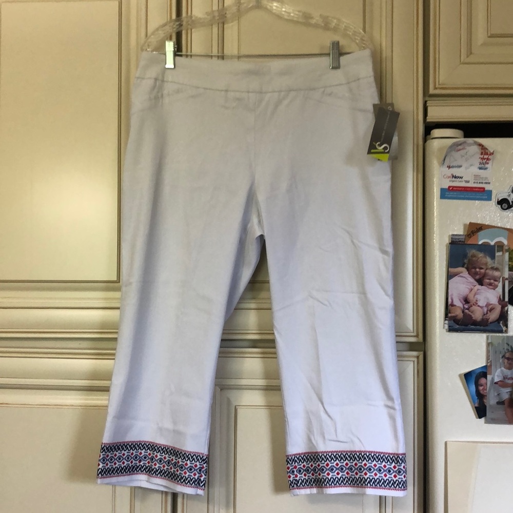 White Cropped Pants with Patterned Hem